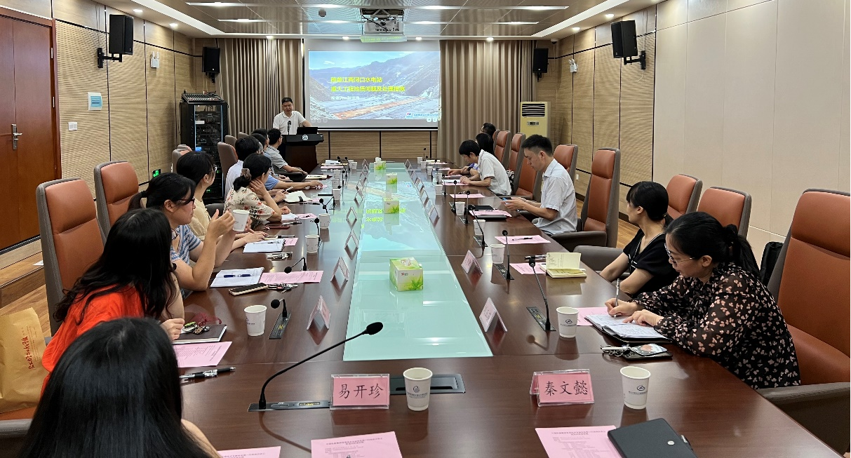 中國電建集團首席技術專家張世殊一行來武漢巖土所訪問交流